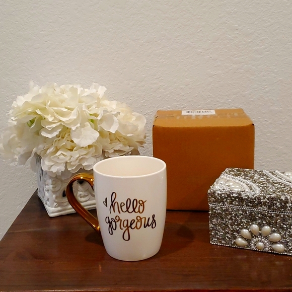 NEW HELLO GORGEOUS CUP - Picture 4 of 6